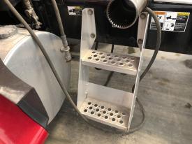 Kenworth T680 Left/Driver Step (Frame, Fuel Tank, Faring) - Used