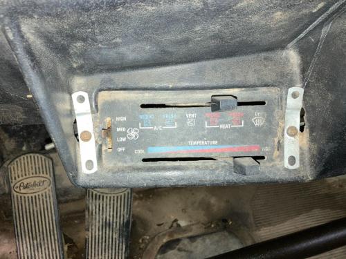 1989 Peterbilt 375 Heater & AC Temp Control: 3 Switches. 1 Switch Knob Is Missing