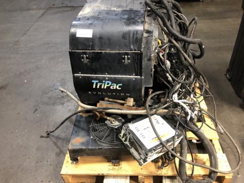 Apu (Auxiliary Power Unit), Thermoking Tripac: Thermoking Apu W/ Controls And Condenser, Motor Case Dented
