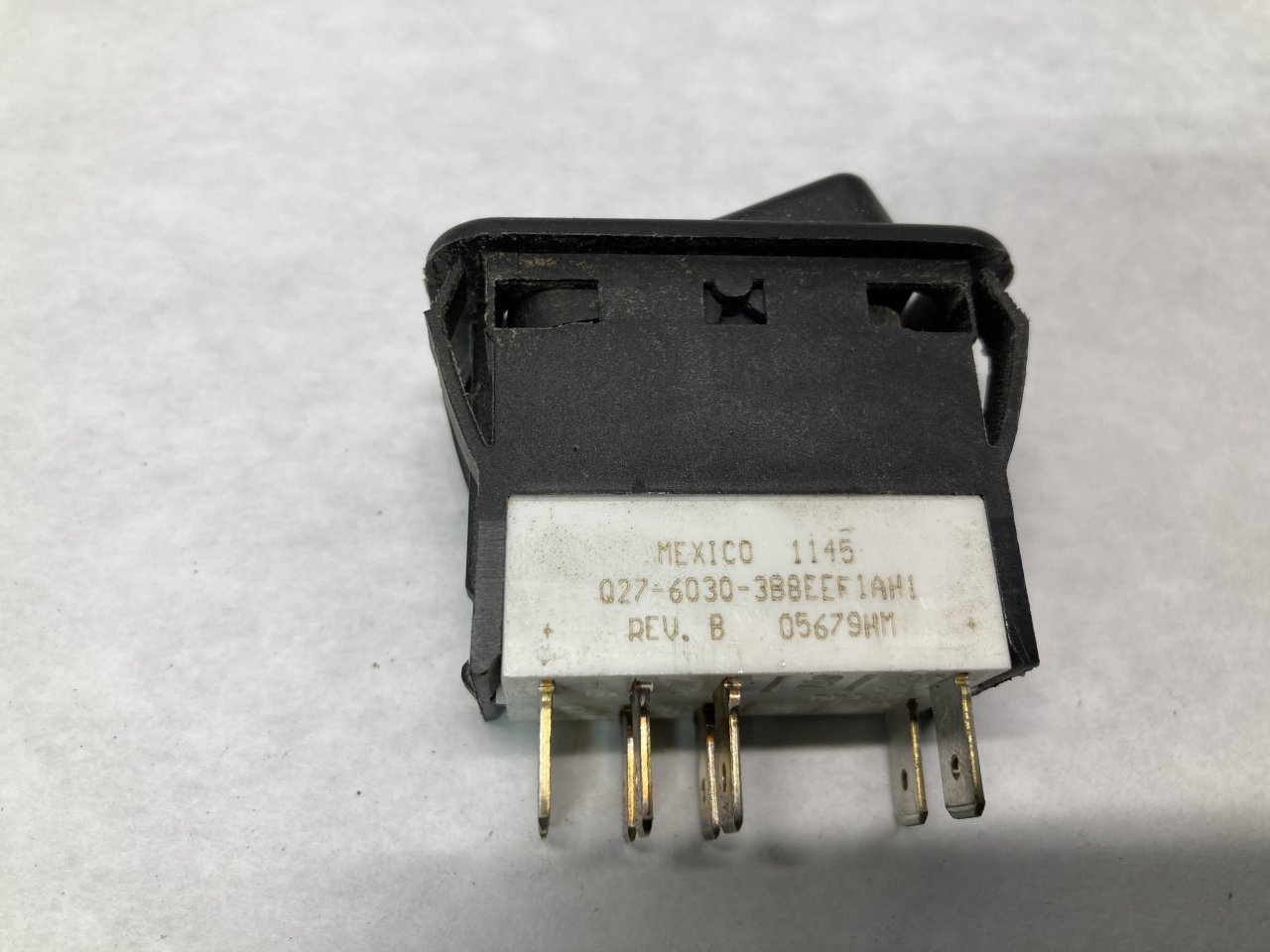 Q27-6030-1145 | Peterbilt 386 Dash/Console Switch for Sale