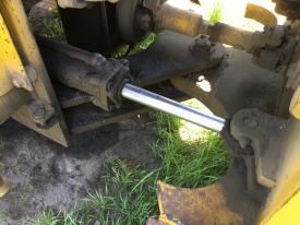 Michigan 85IIIA Right/Passenger Hydraulic Cylinder - Used | P/N 1531950