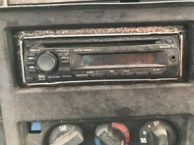 International 4900 CD Player A/V Equipment (Radio)