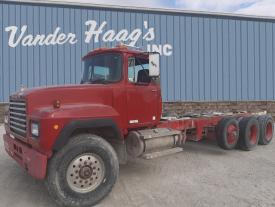 1999 Mack RD600 Truck: Cab & Chassis, Tandem Axle