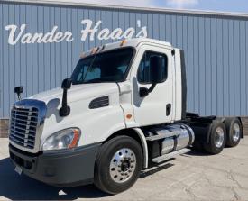 2013 Freightliner CASCADIA Truck: Tractor, Tandem Axle Day Cab