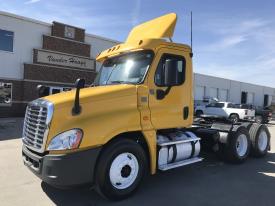 2014 Freightliner CASCADIA Truck: Tractor, Tandem Axle Day Cab