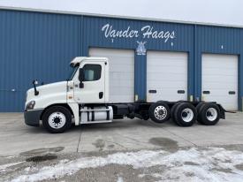 2015 Freightliner CASCADIA Truck: Cab & Chassis, Tandem Axle