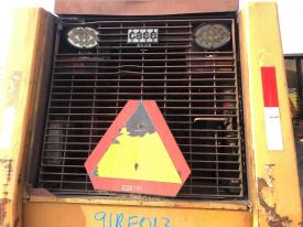 Case 821 Grille - Used | P/N L118925