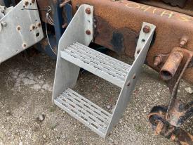 International 9200 Left/Driver Step (Frame, Fuel Tank, Faring) - Used