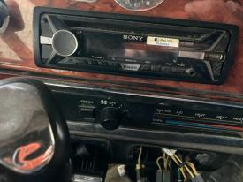 Freightliner Classic Xl CD Player A/V Equipment (Radio)
