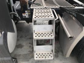 Kenworth T680 Left/Driver Step (Frame, Fuel Tank, Faring) - Used