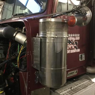 Freightliner Classic XL Air Cleaner