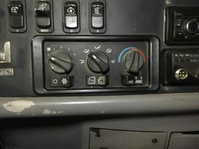 Peterbilt 387 Heater & AC Temperature Control - 180500001