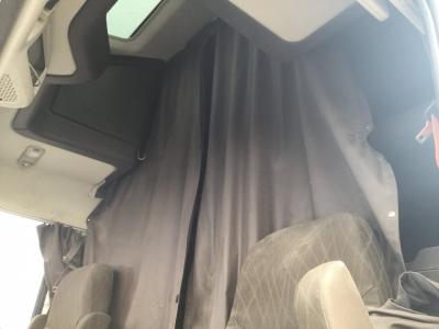 Volvo VNL Interior, Curtains