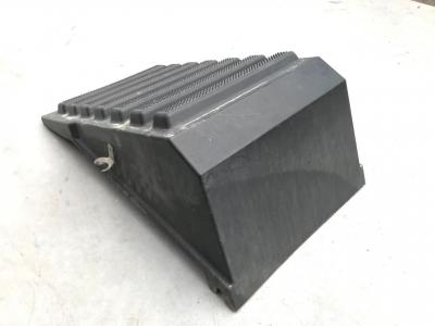 International 8600 Battery Box Cover