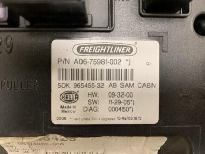 Freightliner Cascadia Fuse Box - AO6-75981-002
