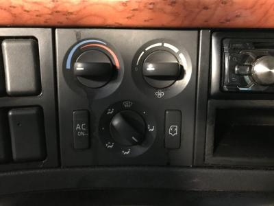 Volvo VNL Heater & AC Temperature Control - 84732237