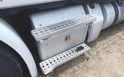 Freightliner Cascadia Battery Box Cover - -