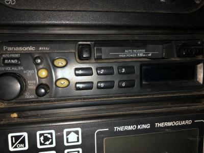International 4300 A/V (Audio Video) - KDC- BT562U