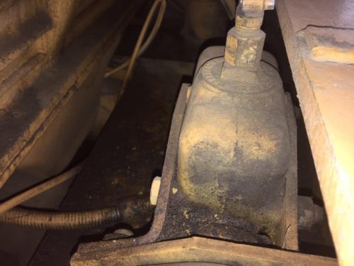 1989 Case W20B Left Brake Master Cylinder: P/N L113007