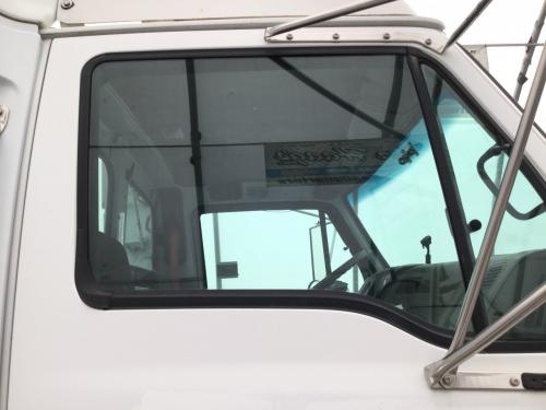 2006 Sterling A9513 Right Door Glass