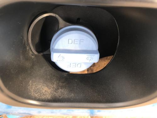 2015 Peterbilt 579 30 Gallon  Urea/DEF Tank | Length: 18 | Width/Dia: 22