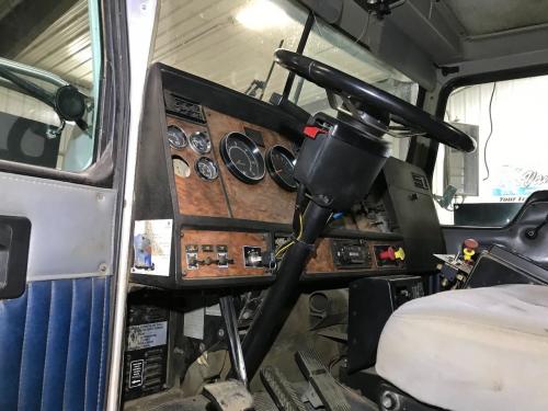 2001 Kenworth T800 Dash Assembly
