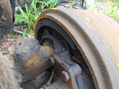 2005 Freightliner COLUMBIA 120 Both Brakes Backing Plate / Spider