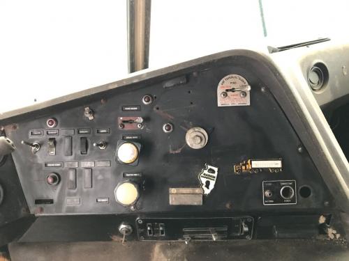 International 4070B Dash Panel: Switch Panel