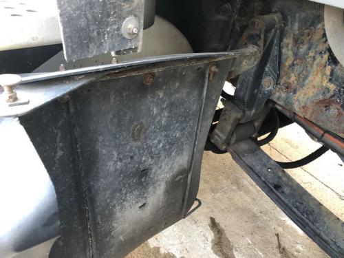 2005 Kenworth T600 Right Holds Mudflap, Bolts To Frame