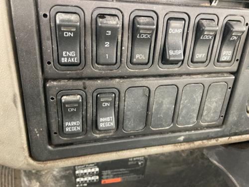 International WORKSTAR Dash Panel: Switch Panel