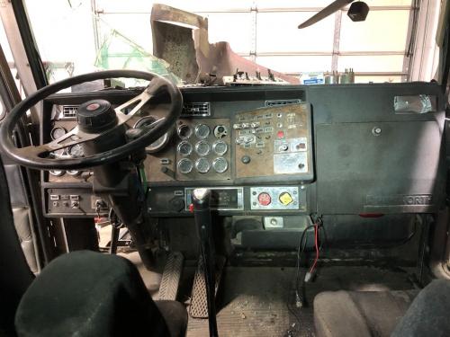 1990 Kenworth T600 Dash Assembly