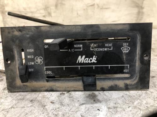 2003 Mack RB600 Heater & AC Temp Control: 3 Levers, Small Crack Along Rh Side