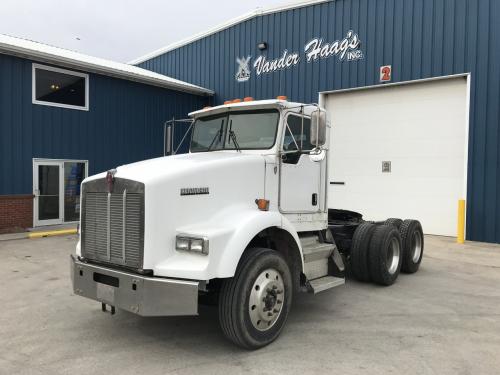 2005 Kenworth T800 Truck: Tractor, Tandem Axle Day Cab