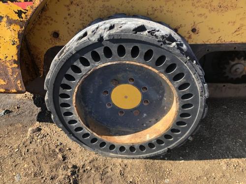2005 Cat 252B Right Tire And Rim
