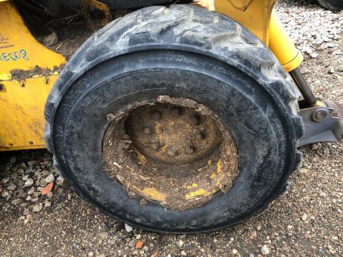 2010 Gehl SL7810 Right Tire And Rim