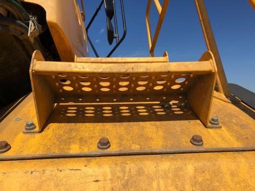 2004 Volvo A40D Right Step