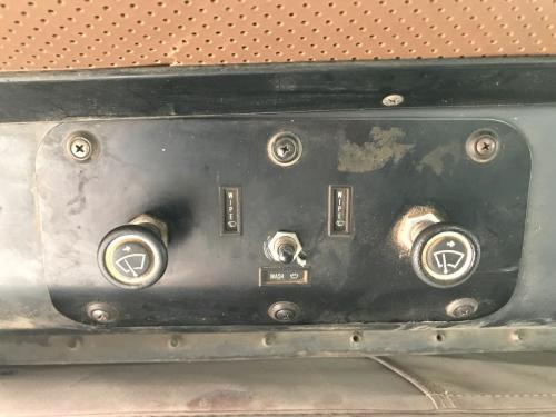 International 9300 Dash Panel: Switch Panel