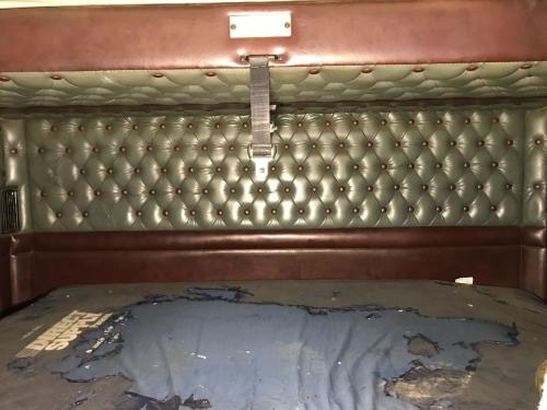 1997 Kenworth T600 Gray/Red Lower Back Wall Interior