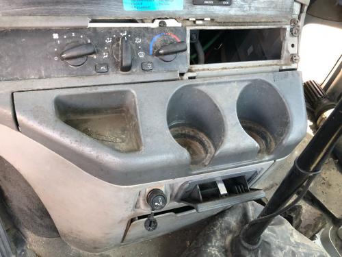 Freightliner COLUMBIA 112 Dash Panel: Cup Holder