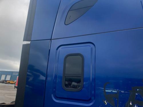 2013 Freightliner CASCADIA Right Window
