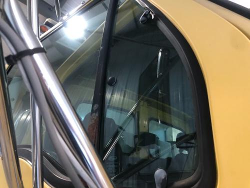 2004 Sterling L7501 Right Door Glass