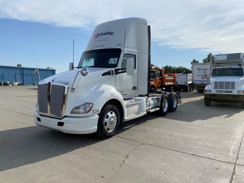 2015 Kenworth T680 Truck: Tractor, Tandem Axle Day Cab