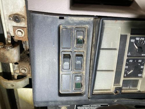 International 8200 Dash Panel: Switch Panel