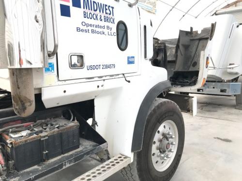 2000 Western Star Trucks 5800 Right White Extension Fiberglass Fender Extension (Hood): Does Not Include Bracket, Small Chips Along Bottom Edge, Stress Cracked Along Top Side