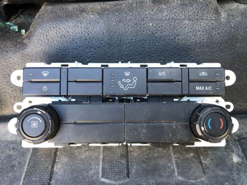 2013 Ford F750 Heater & AC Temp Control: 8 Buttons, 2 Knobs | P/N 18549