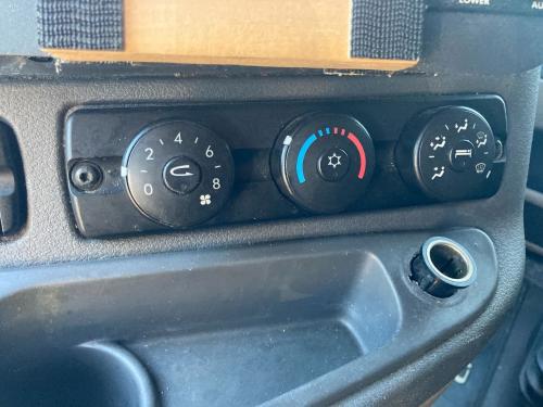 2017 Freightliner CASCADIA Heater & AC Temp Control: 3 Knobs, 3 Buttons
