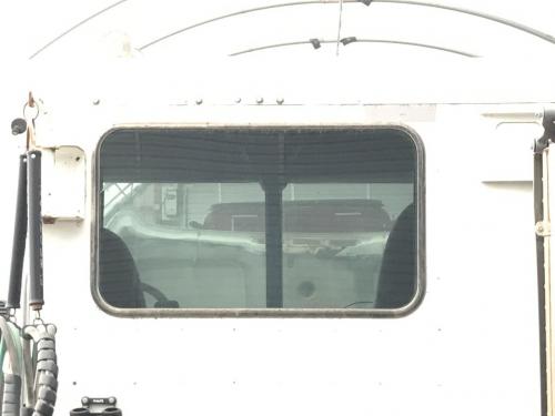 2004 Freightliner COLUMBIA 120 Back Glass