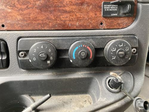 2015 Freightliner CASCADIA Heater & AC Temp Control: 3 Knobs: Fan Speed, Temp, Location; 
3 Buttons: Air Recirculation, A/C, Sleeper Vents