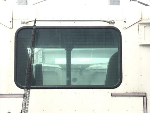 2003 Freightliner COLUMBIA 120 Back Glass