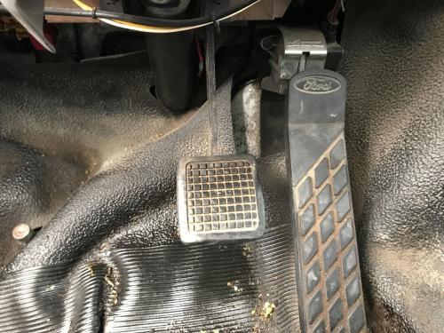 1999 Ford F800 Foot Control Pedals